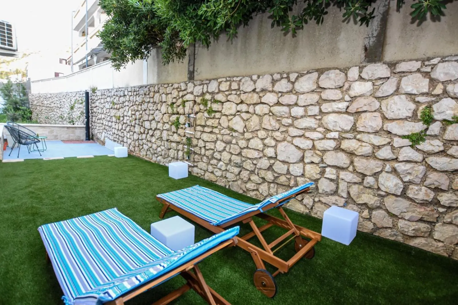 Apartment T E A Pag باغ
